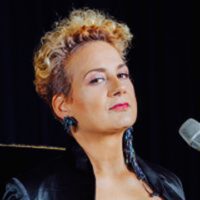 Simone Helle
